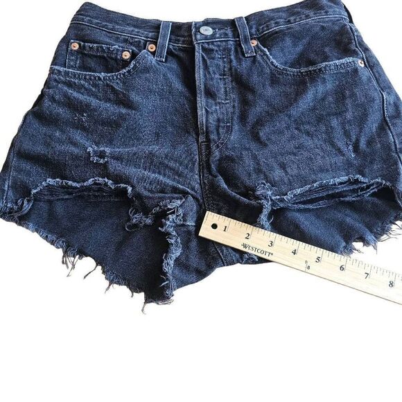 Levis 501 womens juniors Sz W26 wash black Distressed jean shorts - Picture 6 of 8